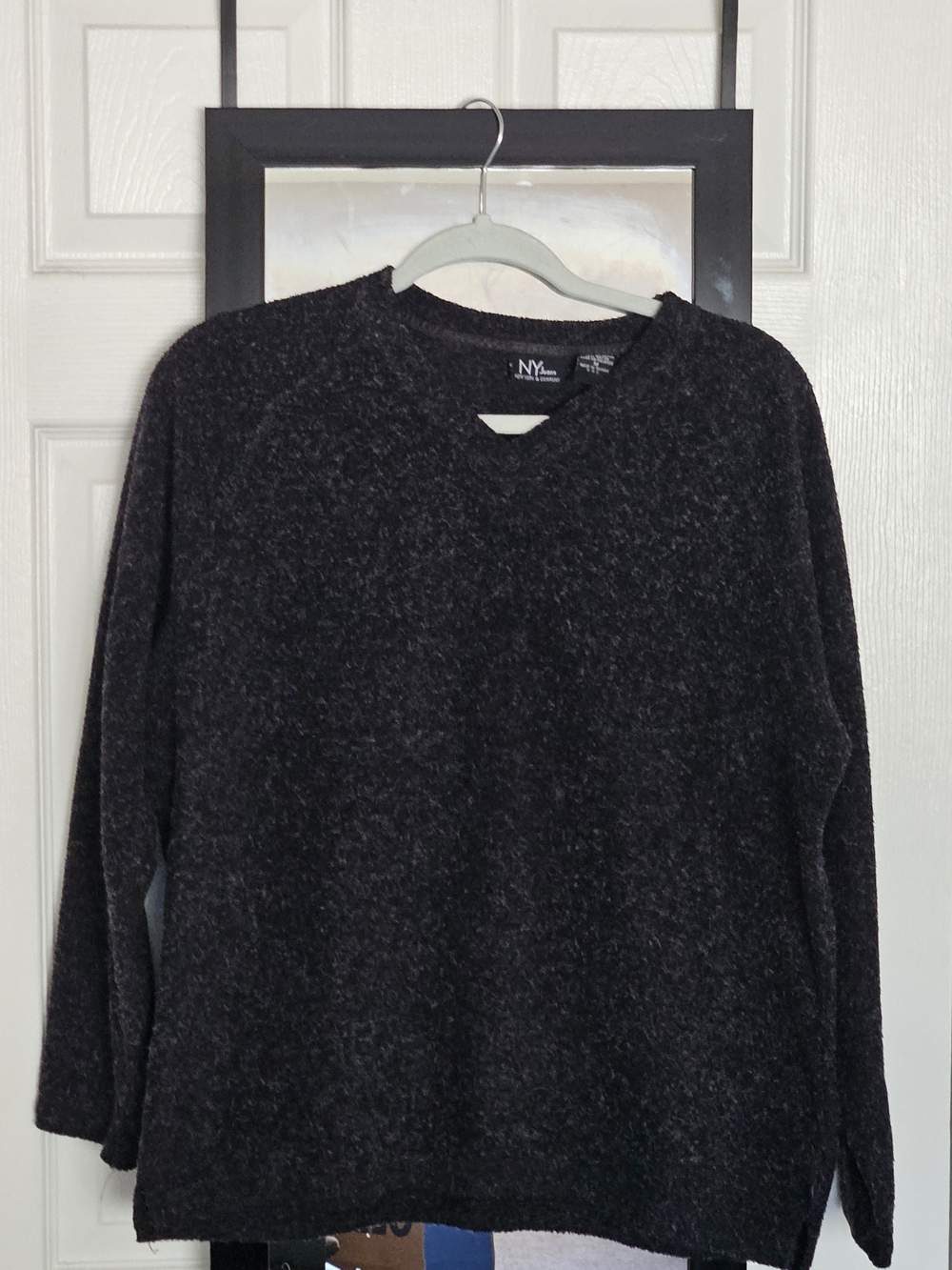 Woman's  NY Jeans New York & Company Charcoal Gray Heather Knit Sweater Size Med
